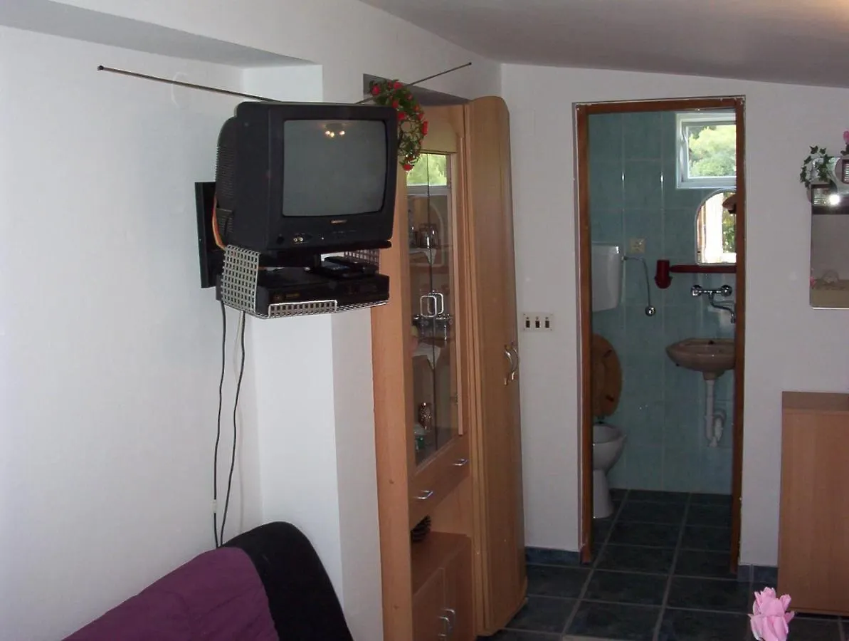 Apartments Tuka Near The Beach Vir Croatia